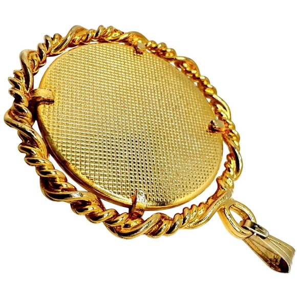 Vintage Gold Tone Scorpio Scorpion Zodiac Medal 2" Pendant - Picture 5 of 7